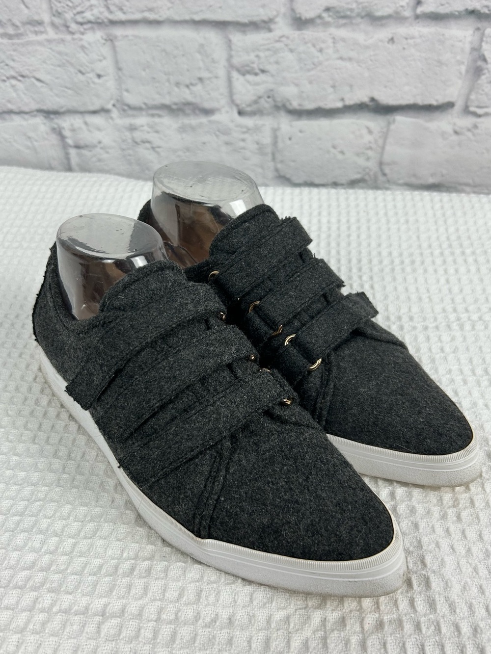 All Black Gray Felt Pointed Toe Sneakers Hook Loop Shoes Women’s 8.5 Casual